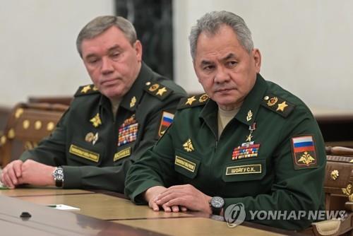 러시아의 쇼이구 국방장관과 게라시모프 총참모장(왼쪽) 