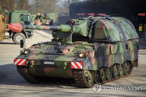 독일에서 우크라이나로 보내는 무기와 관련된 탱크 탑재 곡사포