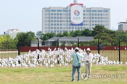 용산공원 찾은 시민들