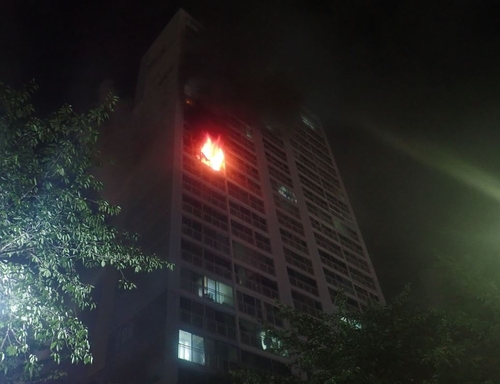 한밤중 부산 해운대구 아파트 화재…주민 50여명 대피