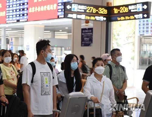 "베이징·상하이 사람 오지마"…경제회복 막는 '코로나 장벽'