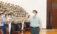 시진핑, 5년만에 찾은 홍콩서 연일 '제복조' 격려