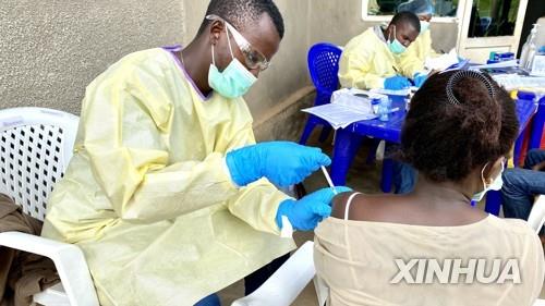 콩고민주공화국의 에볼라 백신 접종 장면