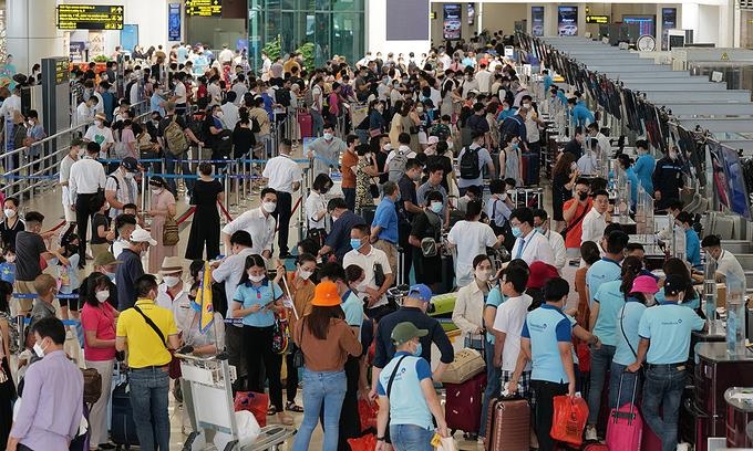 하노이 노이바이 공항의 탑승객들
