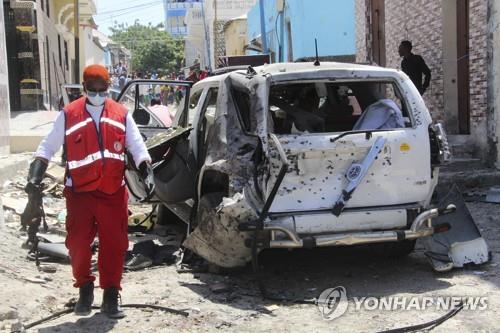 지난 1월 소말리아에서 발생한 자살폭탄 테러로 부서진 차량
