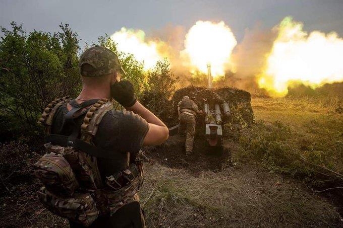 러시아군에 포격하는 우크라이나군
