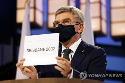 2032년 하계올림픽 개최지로 브리즈번을 발표하는 바흐 IOC 위원장