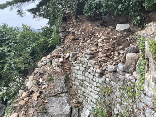 [집중호우] 물폭탄 수준 폭우에 세계유산 남한산성 성벽도 15ｍ 붕괴