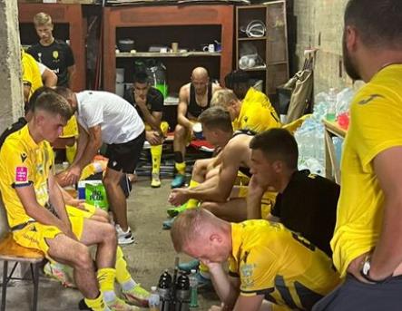 공습경보에 대피소로 이동한 우크라이나 프로축구 루크 르비우 선수들