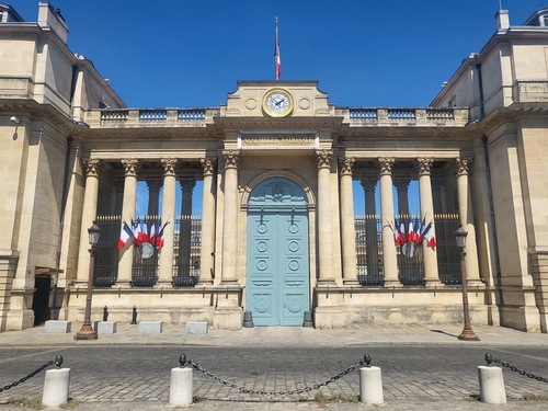 프랑스 하원이 입주한 파리 부르봉 궁전