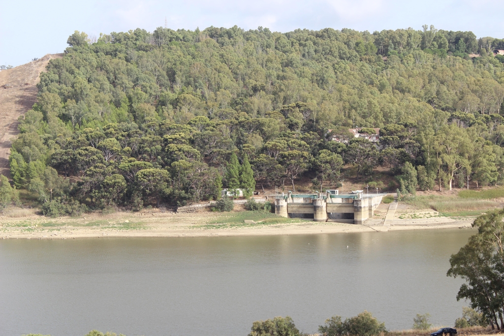 가뭄에 제 기능 못하는 시칠리아 트리니타 댐