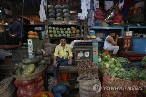 인도 뭄바이의 한 시장.