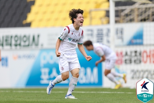 K리그2 부천, 10명이 싸운 경남에 3-0 승리…3위 도약(종합)