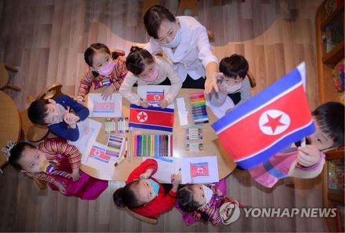 북한, 인공기로 애국심 강조 