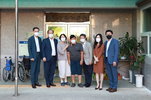 광주지방변호사회, 장애인·이주민 복지시설 후원금 전달