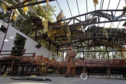 자폭 테러가 발생한 아프간 카불의 교육센터.