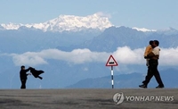 해발 4천500m서 5일 달린다…부탄 '기후변화 경고' 마라톤 개최
