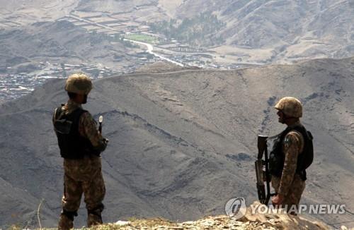아프간 국경 지대를 순찰하는 파키스탄 정부군.
