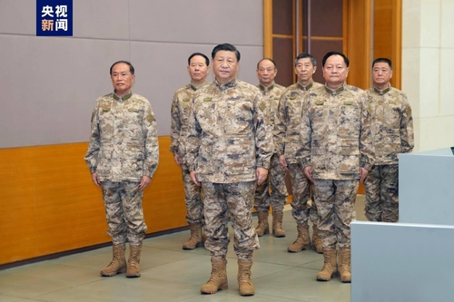 군복 입은 시진핑, 軍지휘부 시찰서 "모든 힘 전투 대비에"