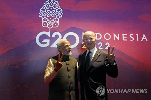 인도네시아 발리 G20 정상회의에서 만난 모디 총리(왼쪽)과 바이든 대통령