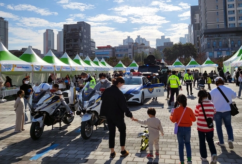 전북자치경찰위, 도청 광장서 '아동 권리 체험' 행사