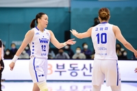 김단비 19점 16리바운드…여자농구 우리은행, 7연승에 10승 고지