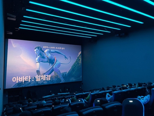 '아바타2' 3D에 4DX·스크린X 더하니…영상미 '오감 체험'
