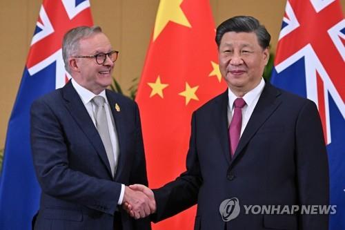 호주 외교장관, 4년 만에 중국 방문…"수교 50주년 기념"(종합)