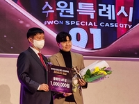 WK리그 첫 시상식에 들뜬 지소연 