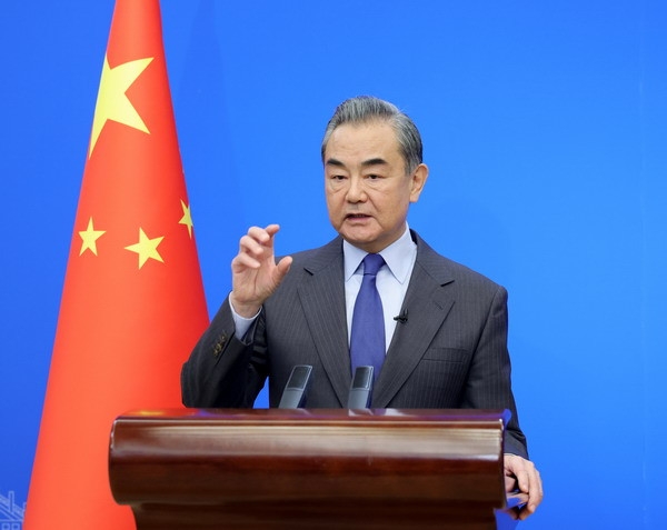 기조발언하는 왕이 중국 외교부장