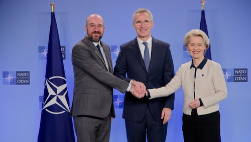 나토·EU "러·중 안보위협에 협력관계 격상"…5년만에 공동선언