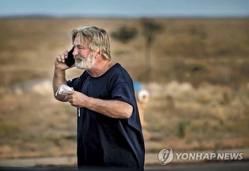'촬영장 총격' 알렉 볼드윈, 과실치사로 기소…징역형 위기