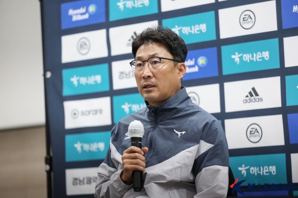 2일 경남 남해스포츠파크에서 열린 K리그 미디어캠프에서 발언하는 이기형 감독