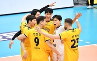 KB손보 봄 배구 역전극 시동…'팀 블로킹 14개' 도로공사 4연승(종합)