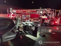 테슬라 차량, 소방차 들이받아 운전자 사망…美 교통당국 조사