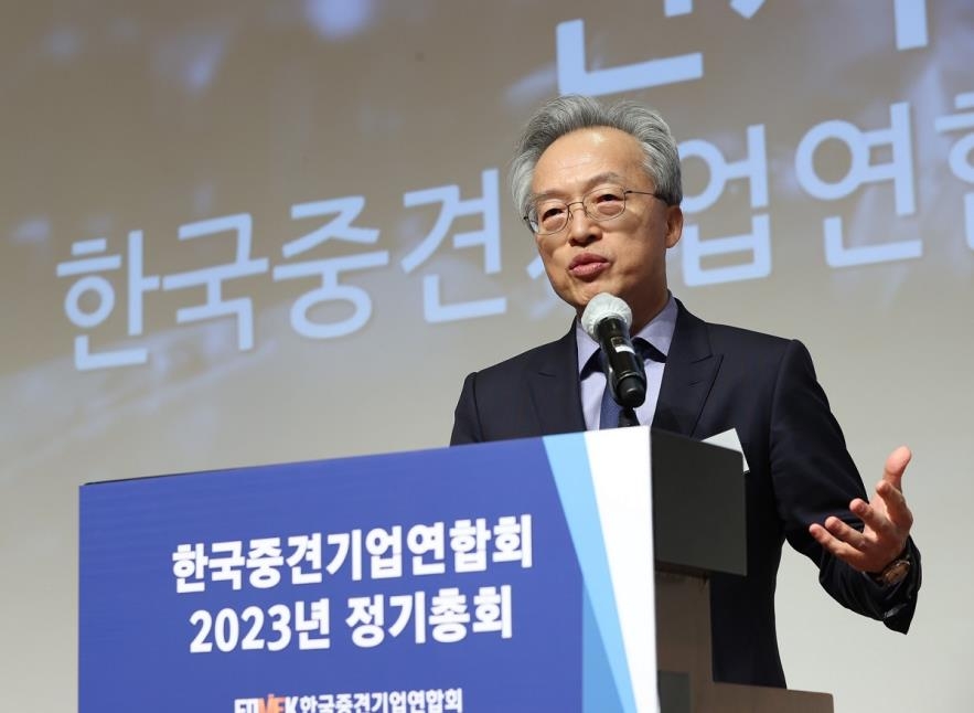 개회사하는 최진식 한국중견기업연합회장
