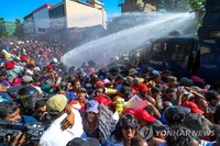 스리랑카서 선거연기 반발시위…최루탄·물대포에 28명 부상