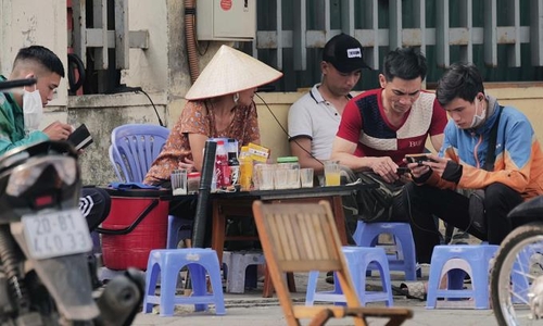 베트남 수도 하노이시, 보행자 도로서 식음료 노점 철거