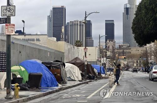 캘리포니아 LA 거리에 늘어선 노숙자 텐트