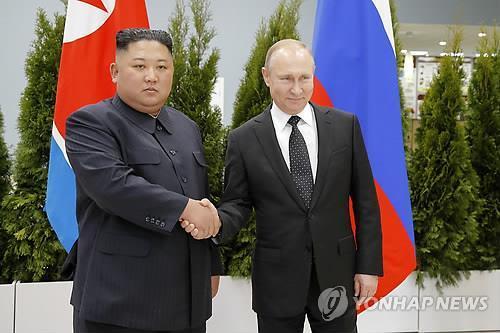 푸틴 대통령(오른쪽)과 김정은 북한 국무위원장