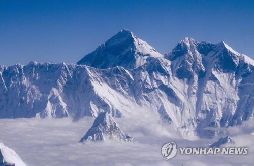 네팔 셰르파 3명, 에베레스트서 거대 눈사태에 휩쓸려 실종