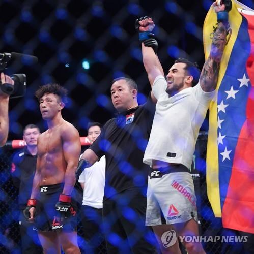 김동현(왼쪽)의 종합격투기 마지막 경기로 남은 2019년 UFC 부산 대회