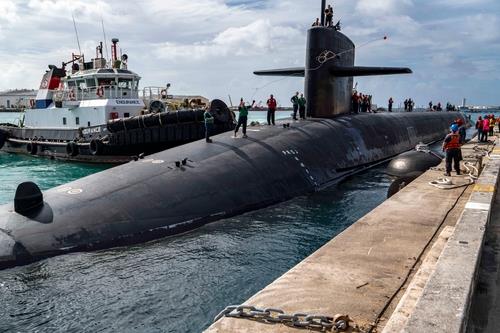 괌에 입항한 미국 전략핵잠수함(SSBN)