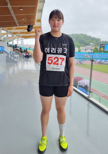 해머던지기 여자 고등부 한국기록을 13년 만에 갈아치운 김태희 