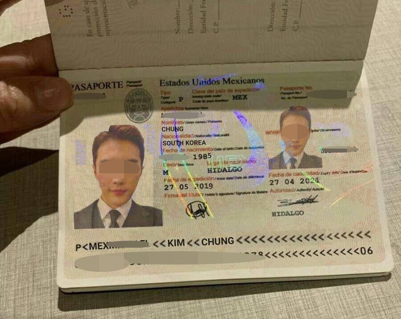 한국에 있는 여성을 상대로 보낸 사기 용의자의 '멕시코 여권' 사진