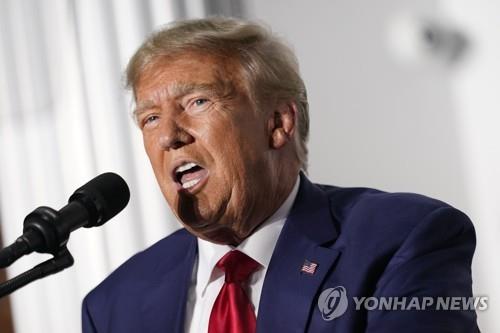 '기밀반출' 트럼프 첫 재판은 8월 14일…트럼프 연기 요청할 듯