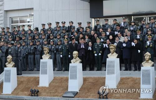 육사 홍범도 흉상만 쏙 빼서 이전 가닥…국방부 "육사에 부적절"