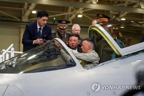 김정은, 러시아 전투기 생산공장 이어 공군기지 방문 가능성