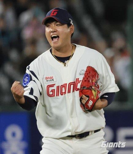 삼진을 잡고 기뻐하는 나균안