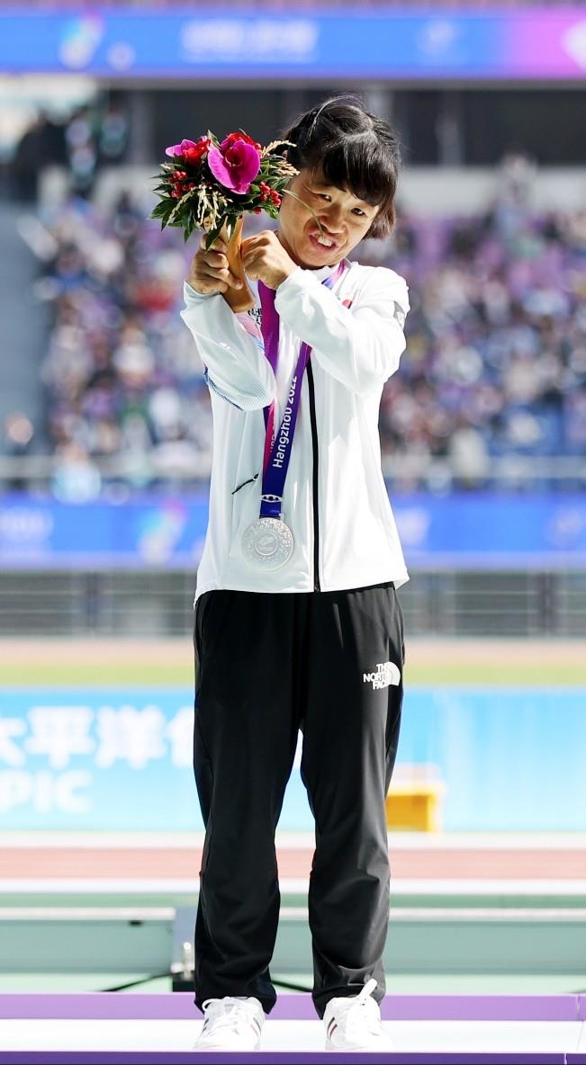 은메달 받은 전민재